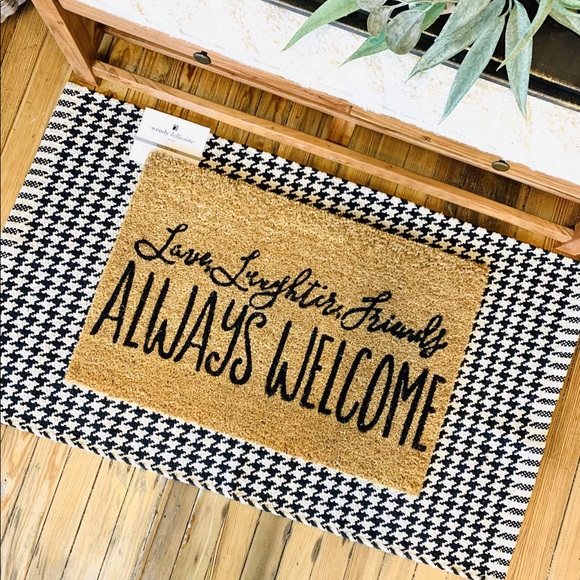 BLACK AND CREAM HOUNDSTOOTH RUG - Picture 2 of 4